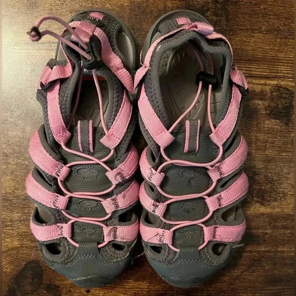 Bearpaw | Memuru youth hiker sandals. Size: 4. - Picture 1 of 16